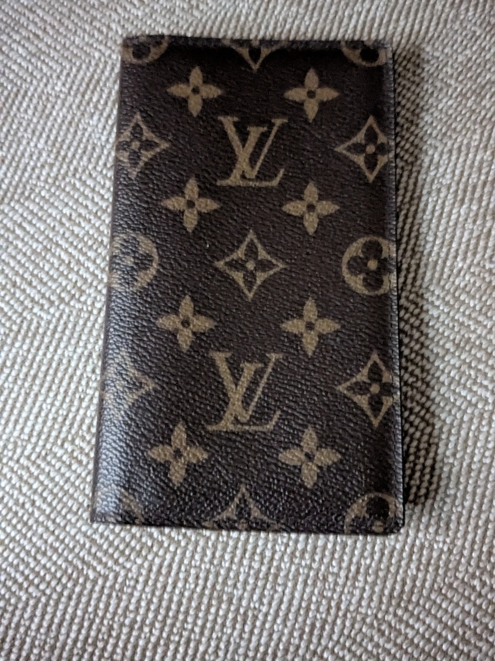 🌹🌹Authentic Louis Vuitton Monogram Canvas Brown Checkbook Holder.